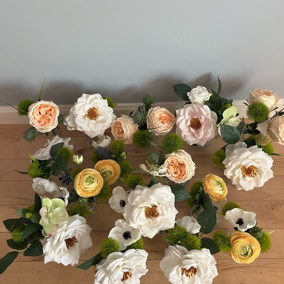 Floral Centerpieces - Picture 4 of 6